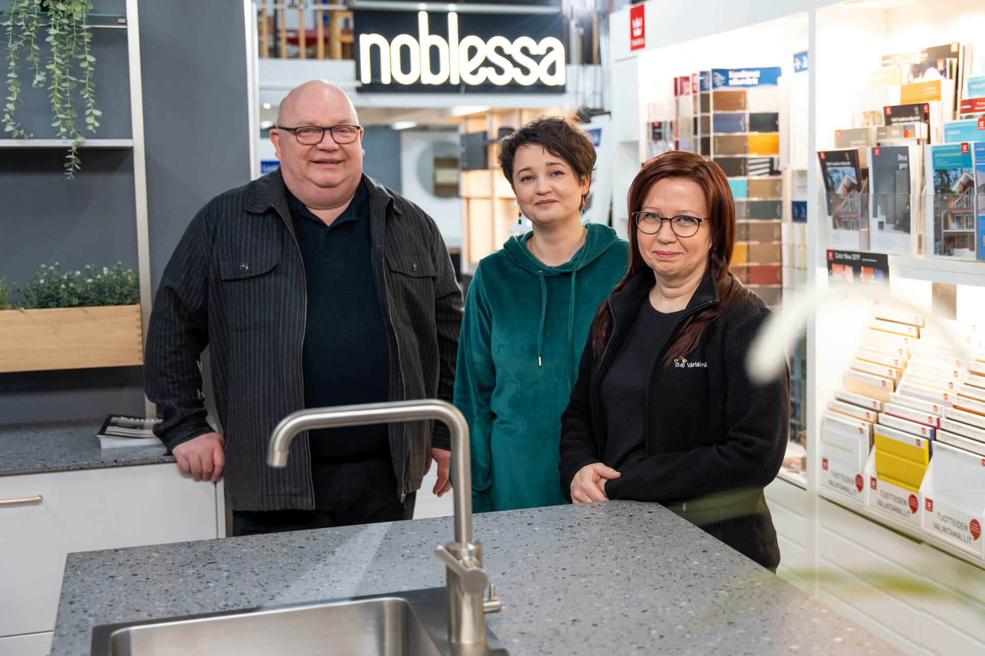 noblessa-kauppiasesittely-murtomaki-henkilokunta-1-1920x1280.jpg