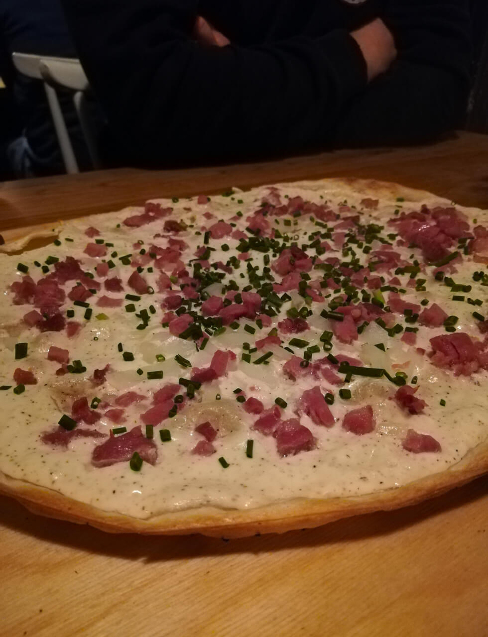 noblessa-keittiomestarin-blogi-2022-11-saksalainen-flammkuchen-980x1280.jpg