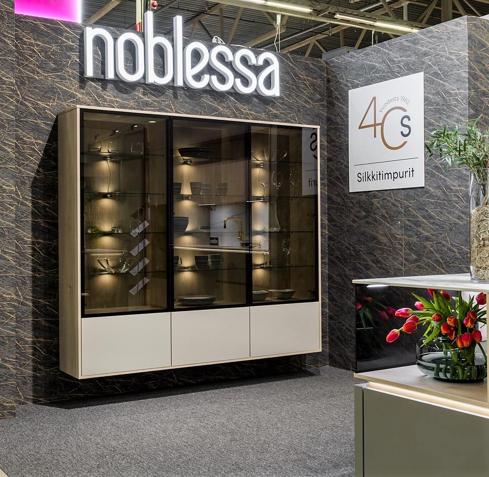 noblessa-outlet-turku-2023-01-divine-vitriini-01.jpg