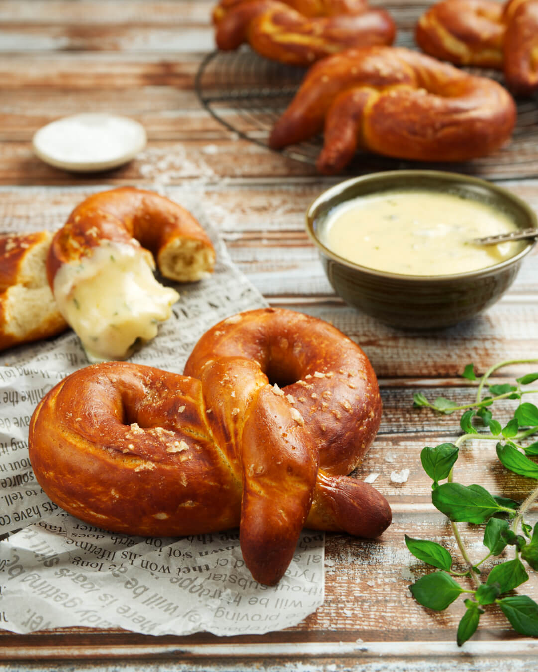 noblessa-keittiomestarin-blogi-2025-03-pretzelit-cheddardipilla-1080x1350.jpg
