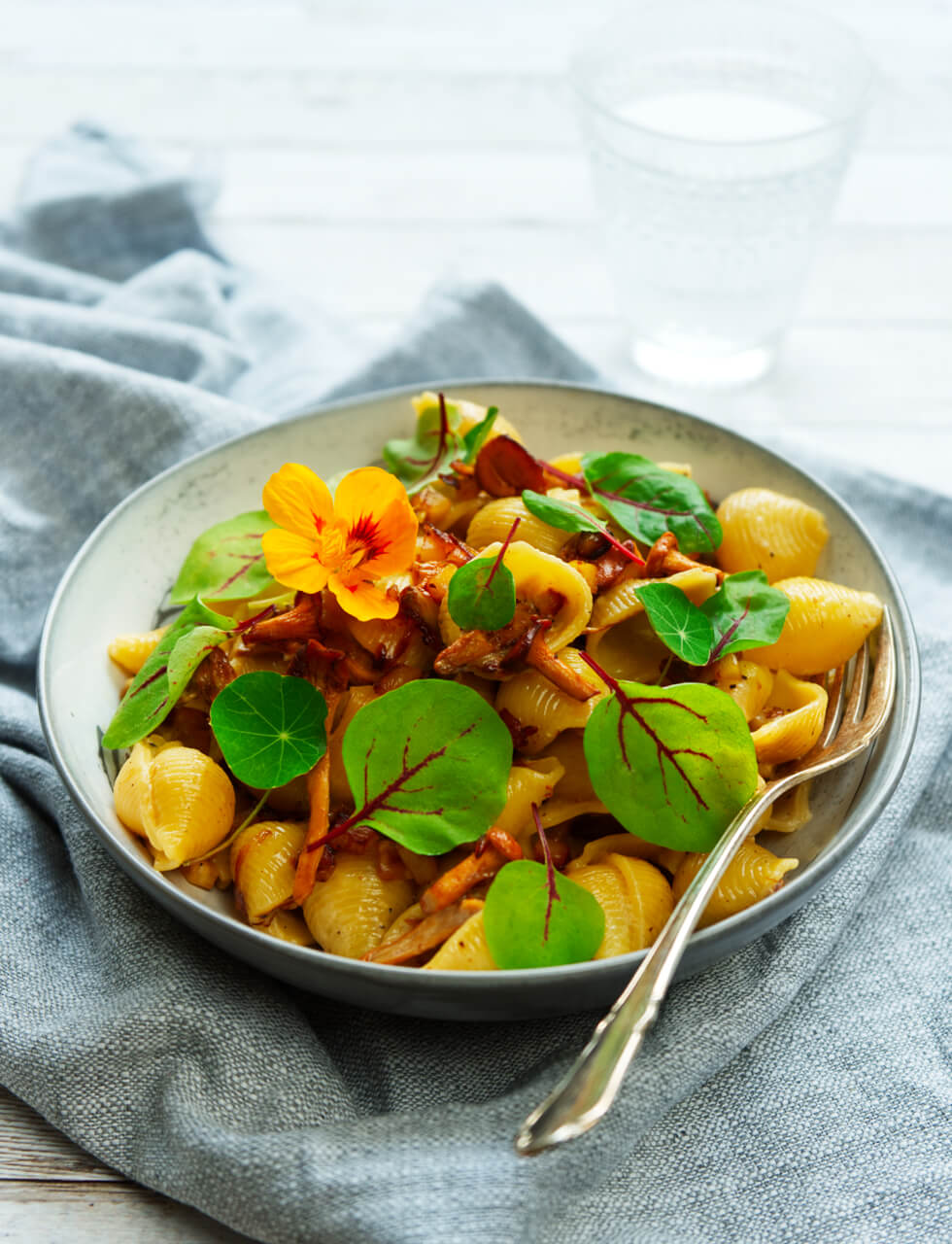 noblessa-keittiomestarin-blogi-2022-09-kantarellipasta-980x1280.jpg